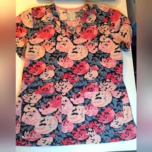 Med couture scrub top size medium